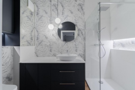 Aménager une salle de bains sur mesure, les solutions adaptées